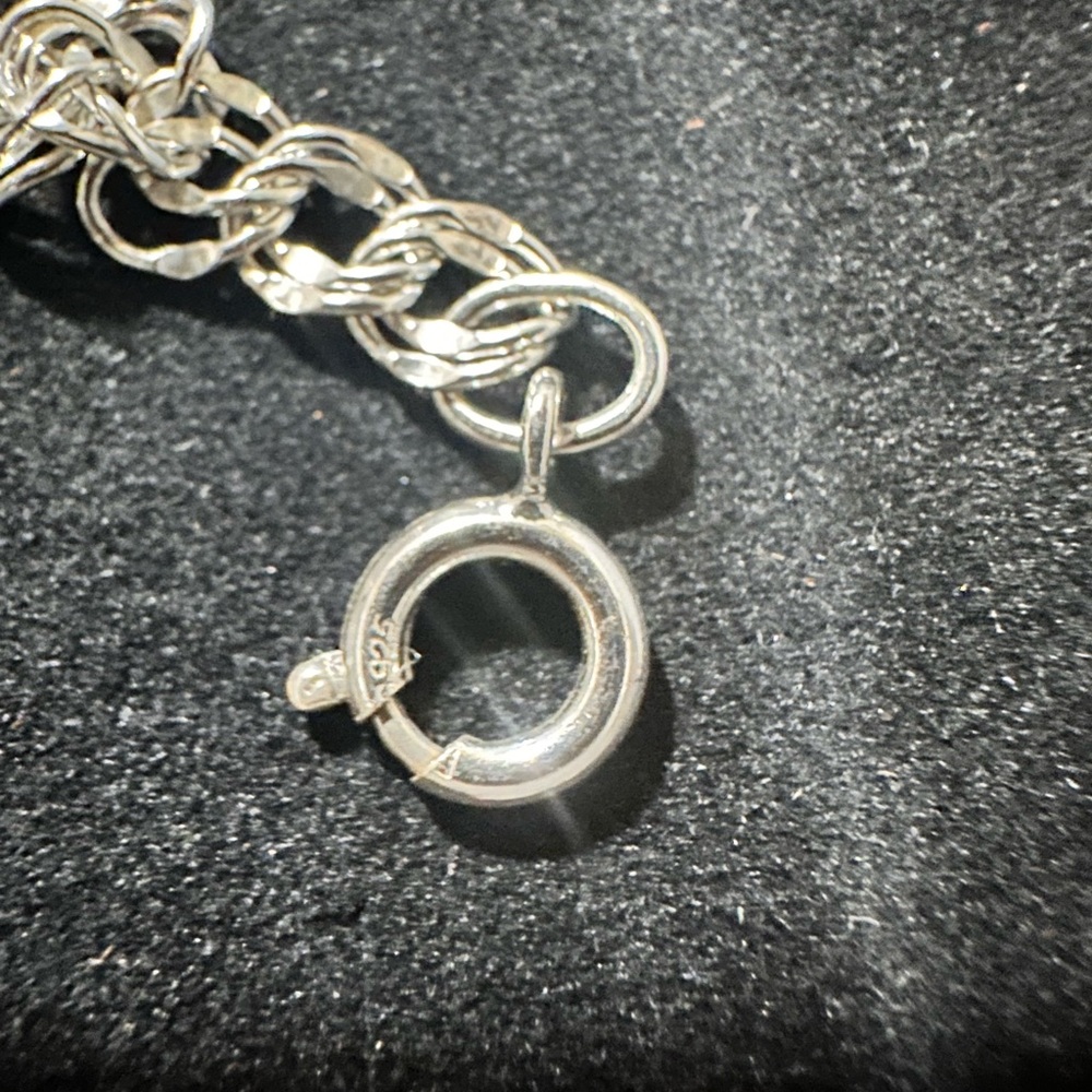 Elegant Silver Chain Bracelet - Picture 3 of 6